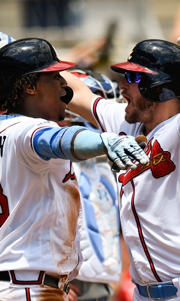 Donaldson stays hot as Braves overwhelm Phillies 15-1